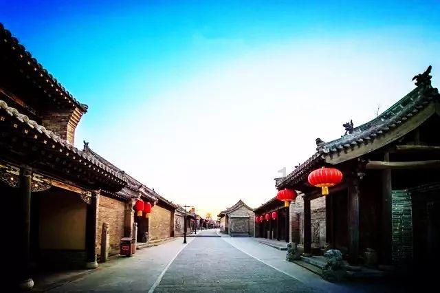 这名新兵开心地笑了